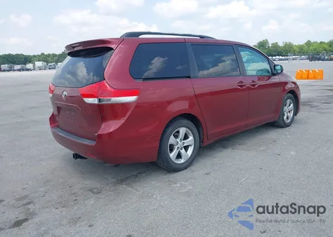 2011 Toyota Sienna Le V6 z USA, uszkodzony, nr VIN 5TDKK3DC3BS140844